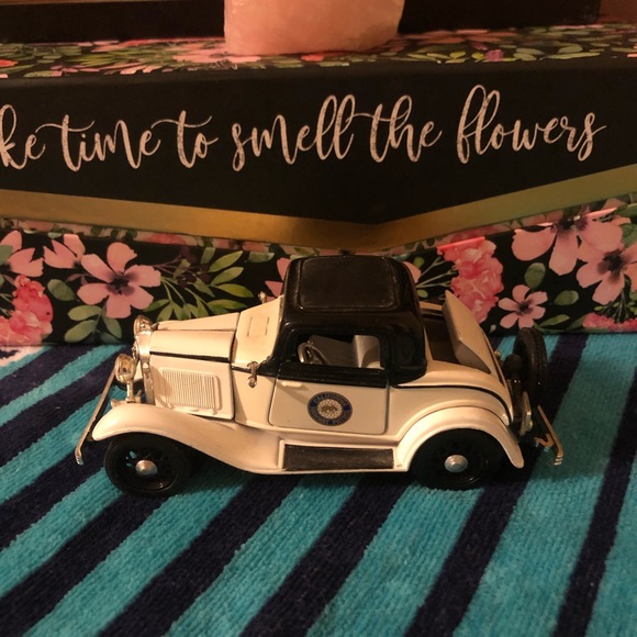 ARKO 1932 Ford Three Window Coupe Diecast 1:32 - Picture 11 of 11